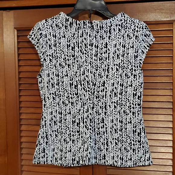 New York & Company cap sleeve sweater - Picture 2 of 8